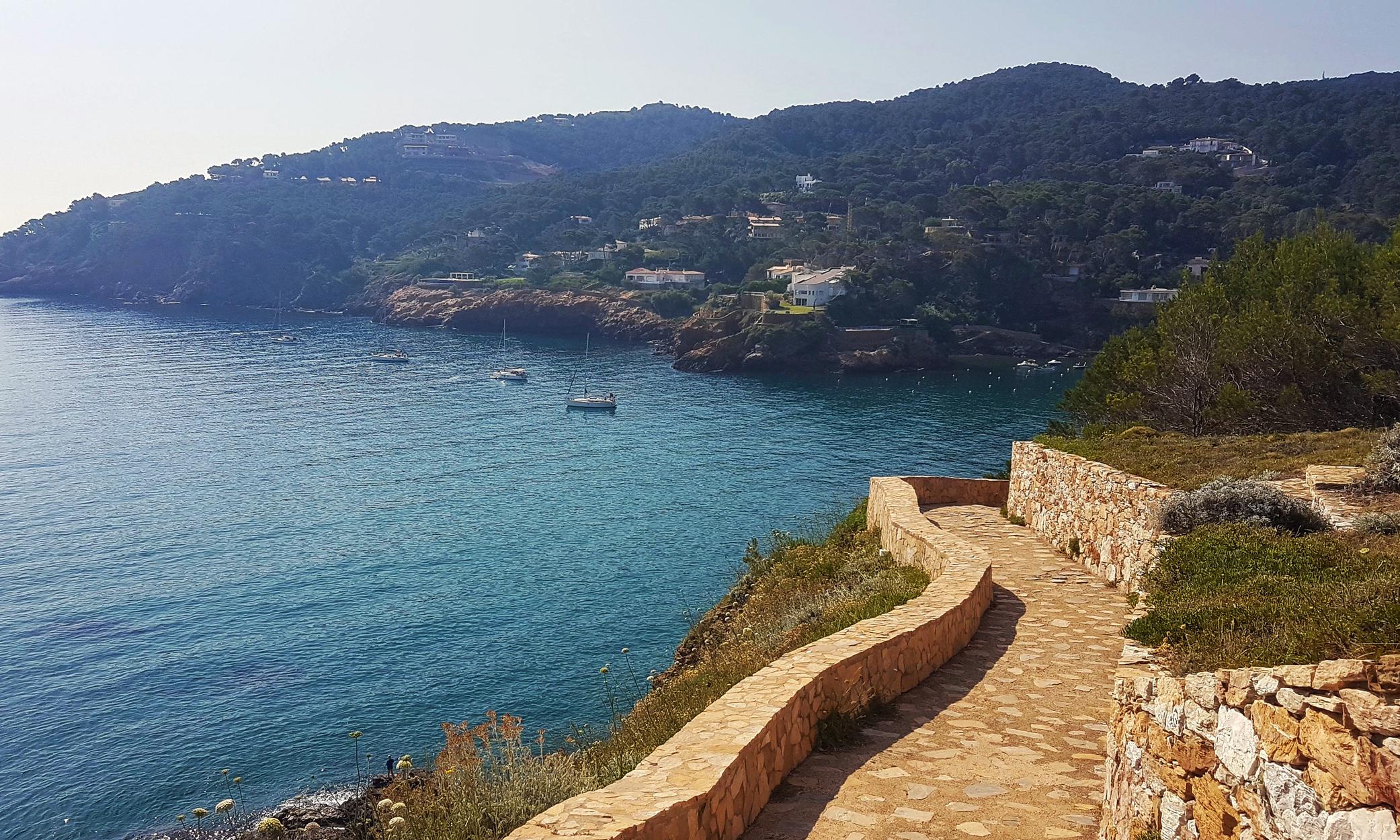 Embracing the Rugged Charm⁢ of the ⁣Camino de⁤ Ronda Coastal Path